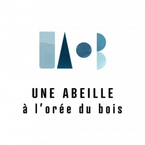 Une Abeille à L'orée Du Bois