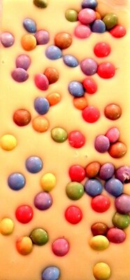 Tablette au chocolat blanc et Smarties