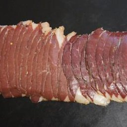 Magret de canard fumé tranché