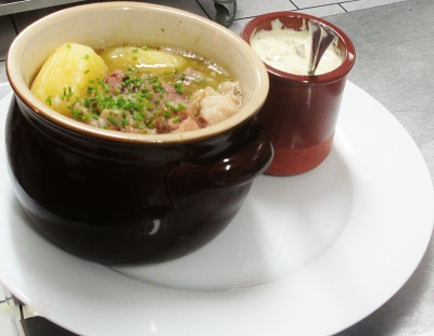 Tete de veau accompagnée de ses pommes de terre et carottes