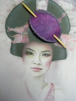 Barette violette pour mettre en valeur votre chignon 