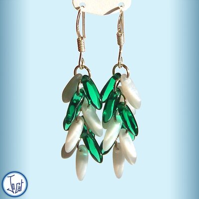 Boucles d'oreilles neige et vert impérial, courtes en acier chirurgical