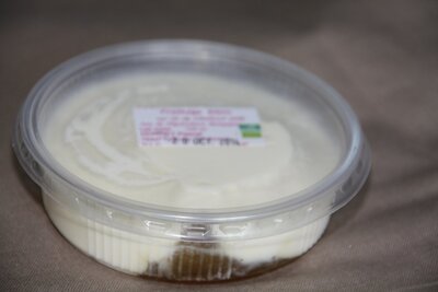 Fromage blanc bio lissé sur lit de peche-passion
