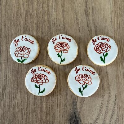 Biscuits peints 'je t'aime' rose