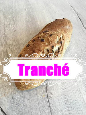 Pain aux figues et aux abricots tranché