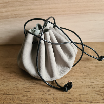 Bourse / vide-poche en cuir gris/ noir