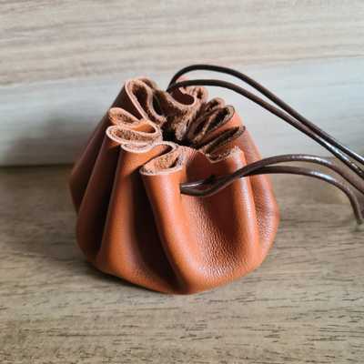 Bourse / vide-poche en cuir marron