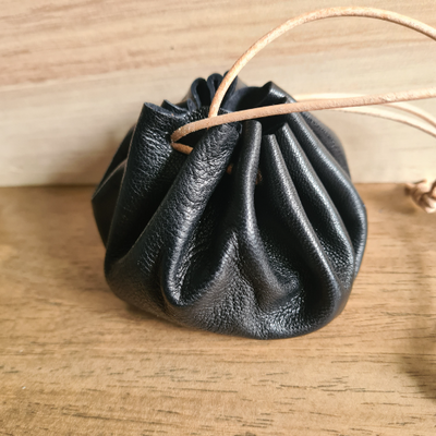 Bourse / vide-poche en cuir noir/rose poudré