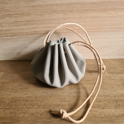 Bourse / vide-poche en cuir gris/ rose poudré