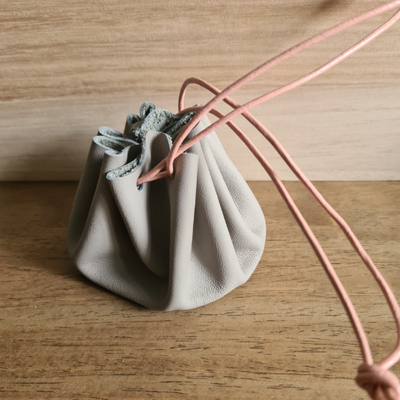 Bourse / vide-poche en cuir gris/ vieux rose