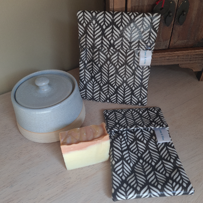 Pochette à savon noir et blanc