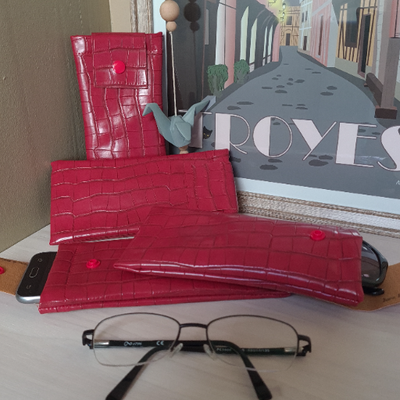 étui à lunettes ou smartphone croco rouge