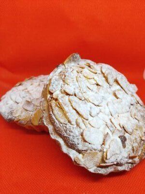 Amandines avec confiture de mûre