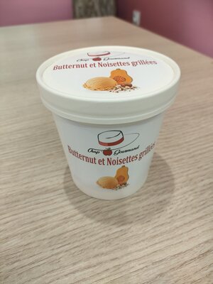 Glace butternut et noisettes grillées