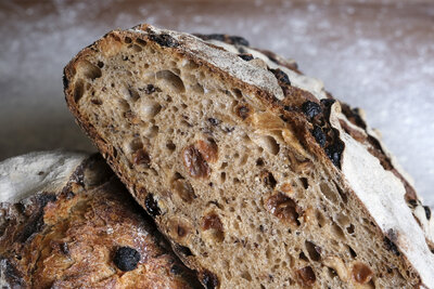 Pain écureuil (noisettes raisins)