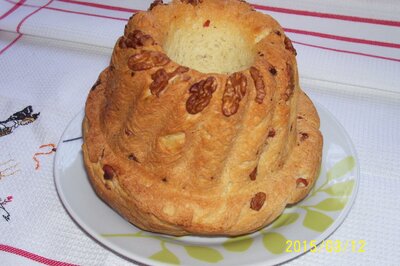 Kugelhopf salé aux noix et aux lard