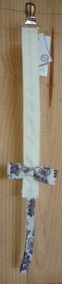 Attache sucette bio  nœud fleurs violette  