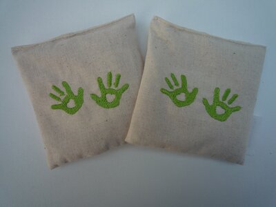 Lot 2 bouillottes sèche  bio 10cm/10cm ' mains verte '