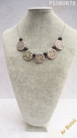 Collier multicolore et perle noir