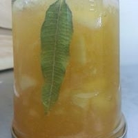 Confiture de nectarine à la verveine du jardin