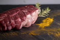 Agneau rôti dans le gigot sans os