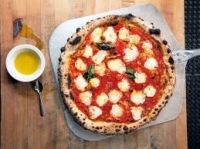 Pizza margherita à la scamorza fumée