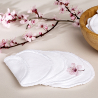 4 lingettes démaquillantes bi face blanc