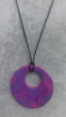 Collier effet émaillé rose