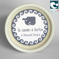 Le savon à barbe à l'amande douce