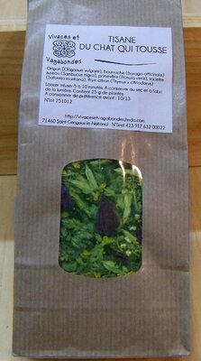 Tisane chat se lève de bonne humeur