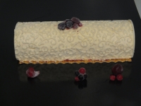 Bûche glacée vanille-fruits rouges
