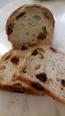 Pain au figues tranché