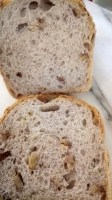Pain au noix tranché