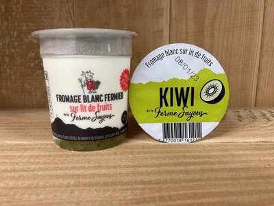 Fromage blanc sur lit de kiwi