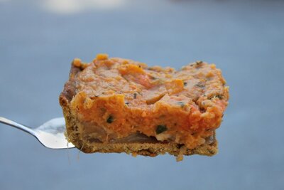 4 parts de tarte patate douce/lentilles corail/oignons caramélisés sans gluten