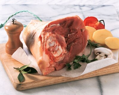 P jarret de porc frais avec os