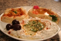 Assortiment de houmous et créations maison