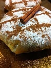 Pastilla aux poulet et aux amandes