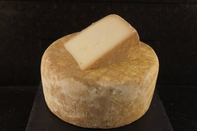 Tome de chèvre (lait cru)