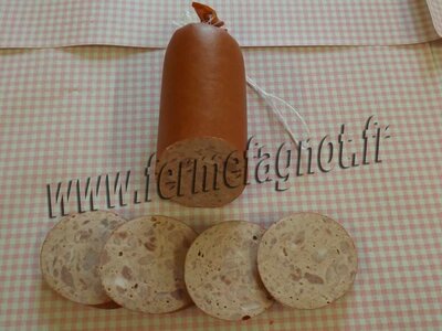 Saucisse à l'ail tranchée