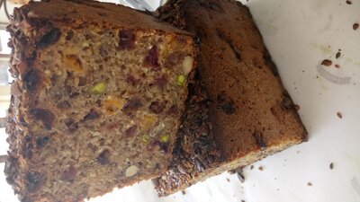 Pain au fruits (entier)-tranché