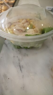 Salade composée crudité/poulet/maïs