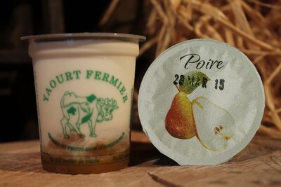 Yaourt fermier sur lit de poire
