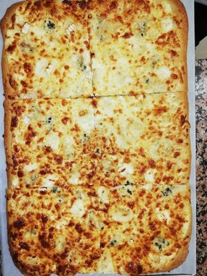 Pizza rectangulaire 3 fromages (pour 6 parts)