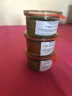 Lot de 3 terrines (beurre persillé, beurre tomaté basilic et beurre roquefort)