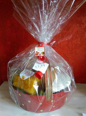 Panier garni(confiture de noël,jo'coeurly(leckerli),sapin et coeur pain d'épices