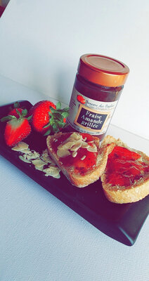 Confiture de fraises-amandes