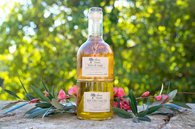 Huile d'olive et vinaigre a la sauge