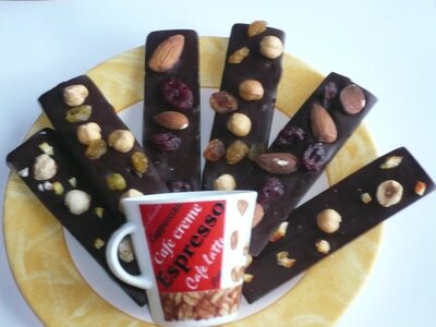 6 belles barres de chocolat noir