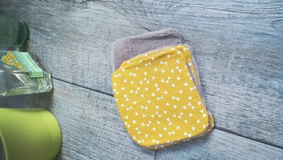 4 lingettes lavables 'jaune et petits triangles'